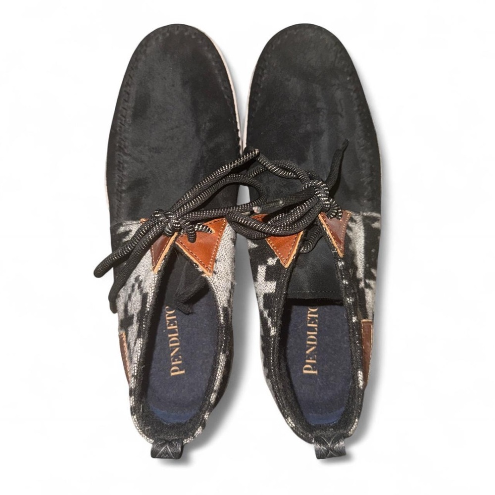 Men’s Pendleton black, grey & brown moccasin shoes
Size US mens 9